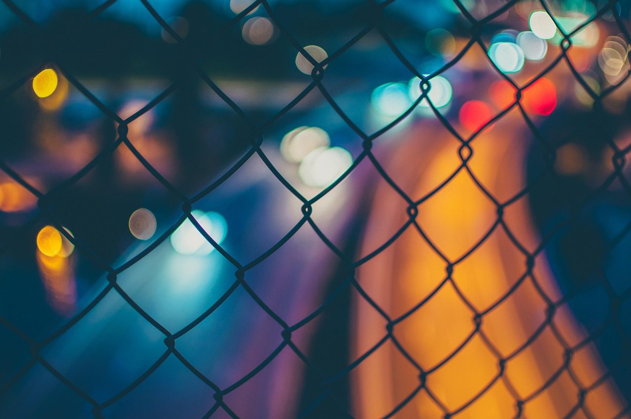 metal_fence_construction