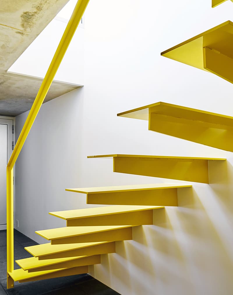 Console_Y_stair_2
