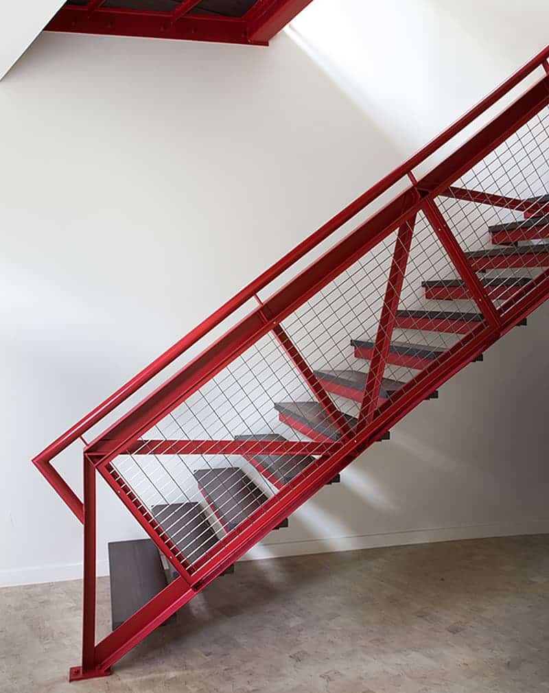 Red_railings_1