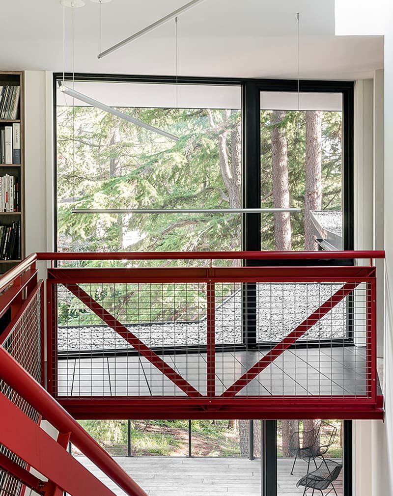 Red_railings_4